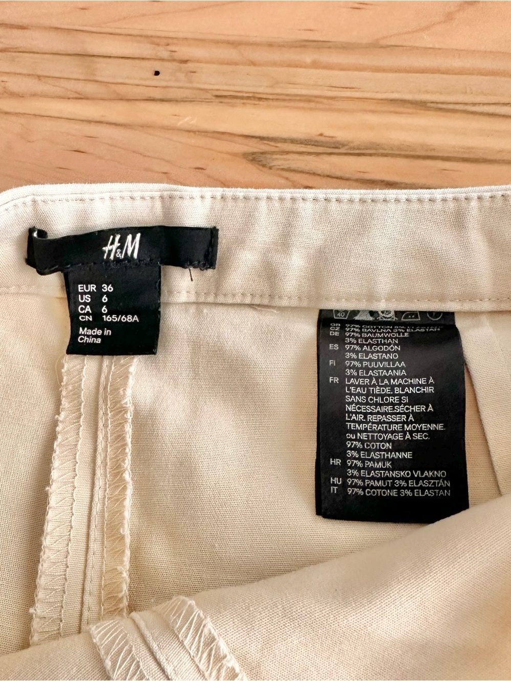 H&M beige dressy shorts 4 - Picture 4 of 4